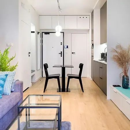 Modern Apt Next To Train Station-3
